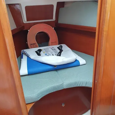 Botel Albor *